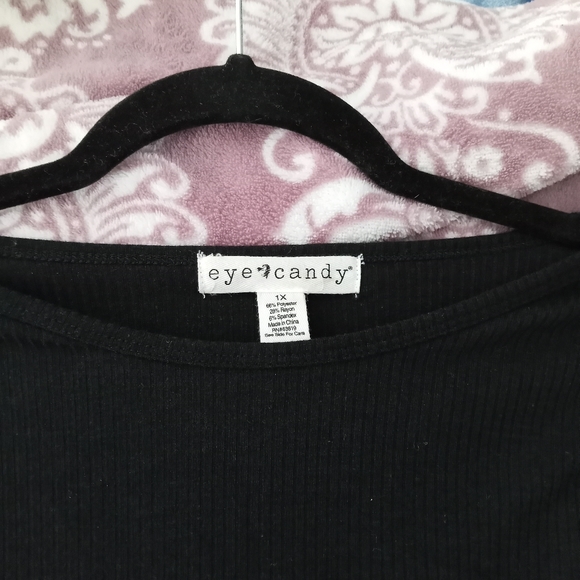 Woman's top - Picture 2 of 2